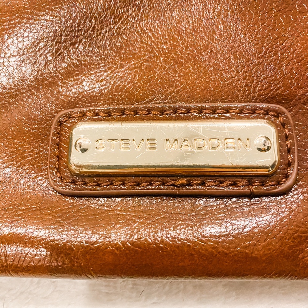 Steve Madden Wristlet - Super Stylish - Picture 3 of 3